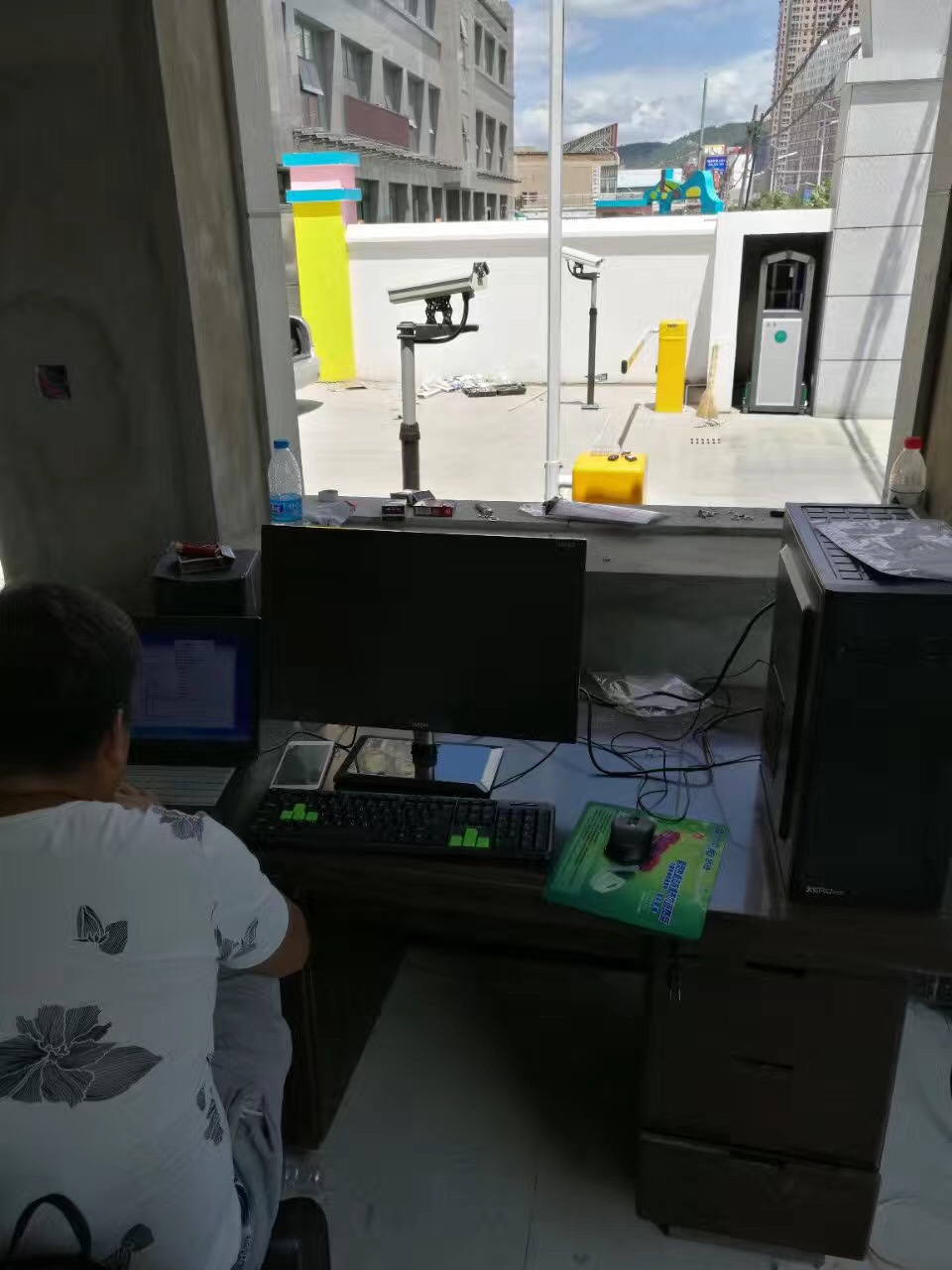 陜西省子長縣富源雅居小區(qū)（車牌識別系統(tǒng)和電動伸縮大門）