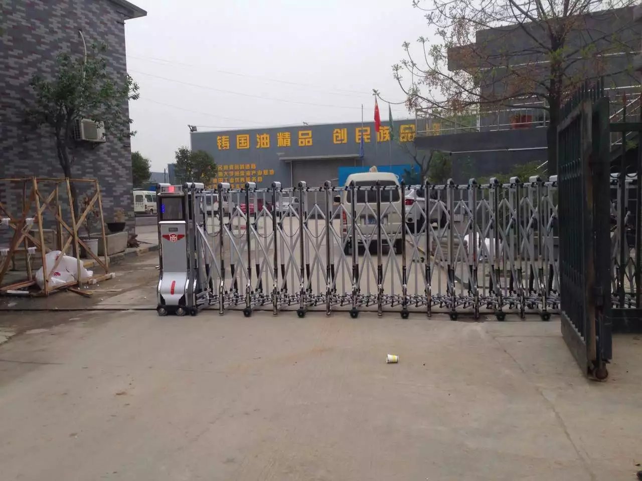 咸陽(yáng)市石油大佳潤(rùn)實(shí)業(yè)有限公司.jpg